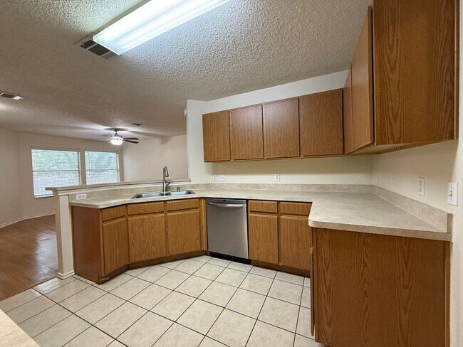 Building Photo - Schreiber Properties1 (2304 Granberry Dr)