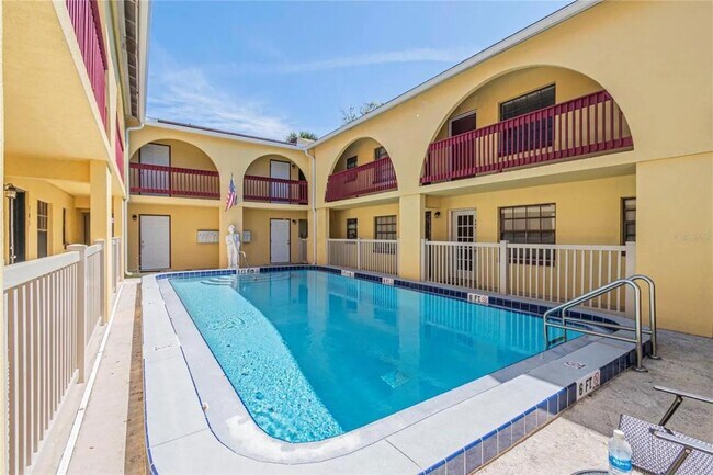 Building Photo - 216 Glenview Blvd