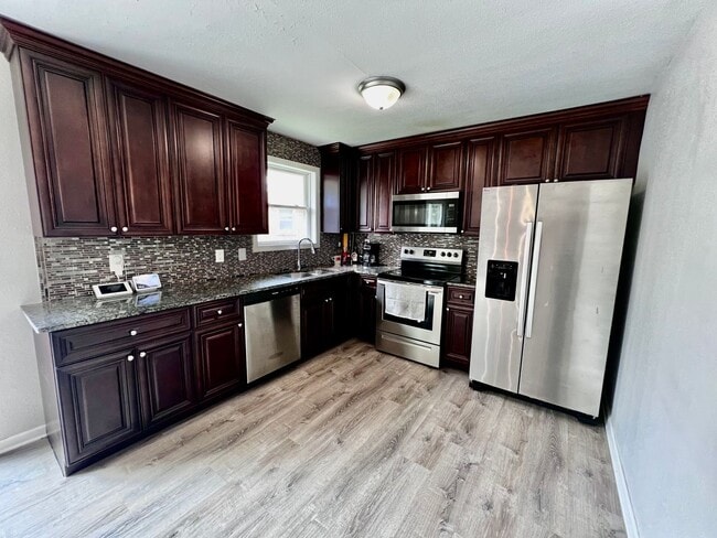 Building Photo - Charming 4 Bedroom home in Norfolk