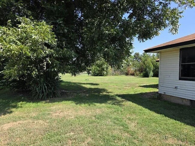 Building Photo - 10311 Bellview Dr