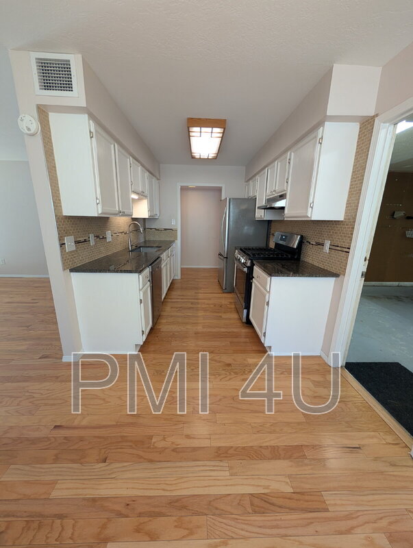 Building Photo - 6404 Christy Ave NE