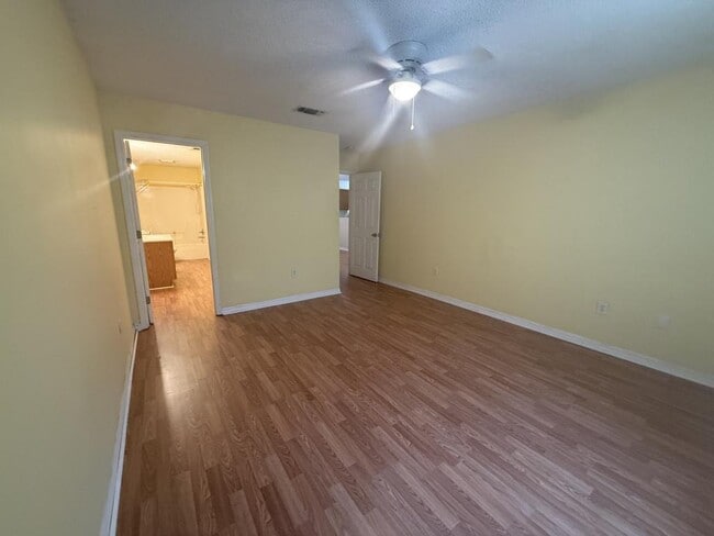 Building Photo - 535 N Forest Dr