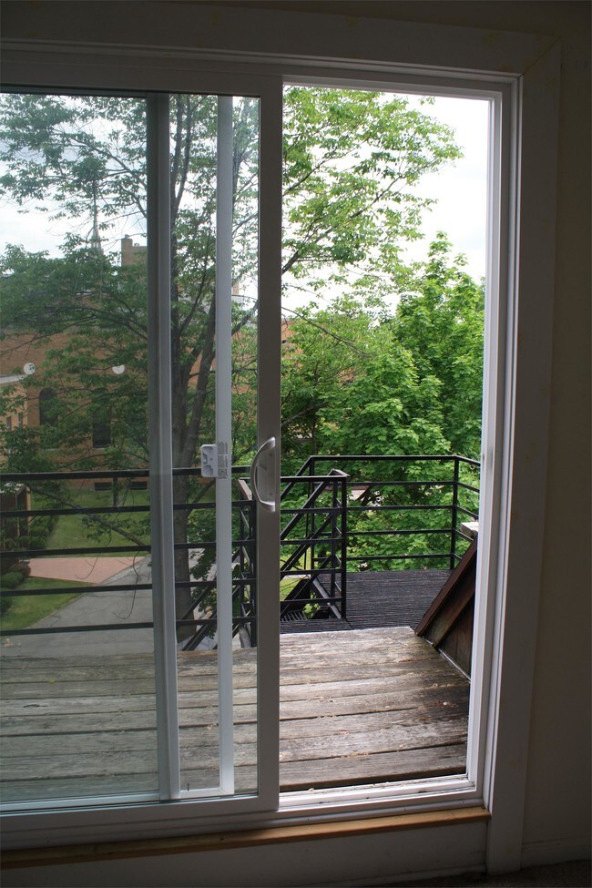 Photo - 950 East Avenue - K