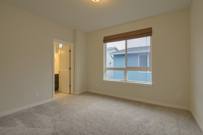 Building Photo - 14661 36th Ct NE