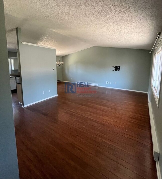 Building Photo - 3207 Camelot Dr
