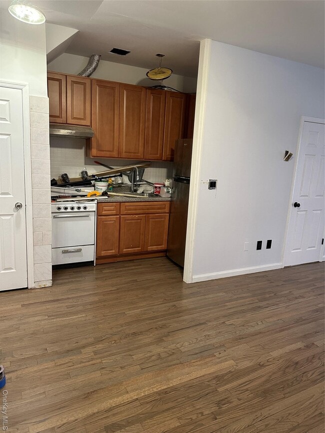 Building Photo - 40-14 60th St