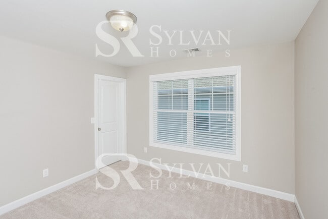 Building Photo - The living is easy in this lovely 5 bedroom, 2.5 bathroom home