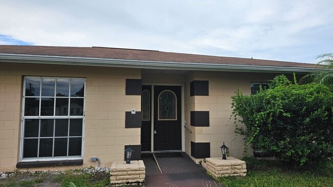 Building Photo - 1608 Watrous Dr