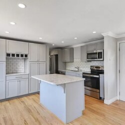 Building Photo - 558 N Washington St