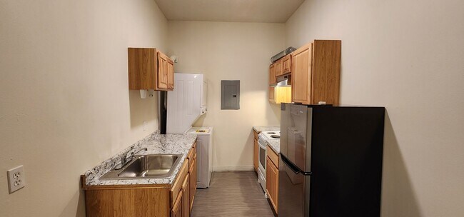 Building Photo - 807 E Mission Ave