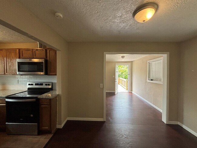 Building Photo - 207 Frawley St