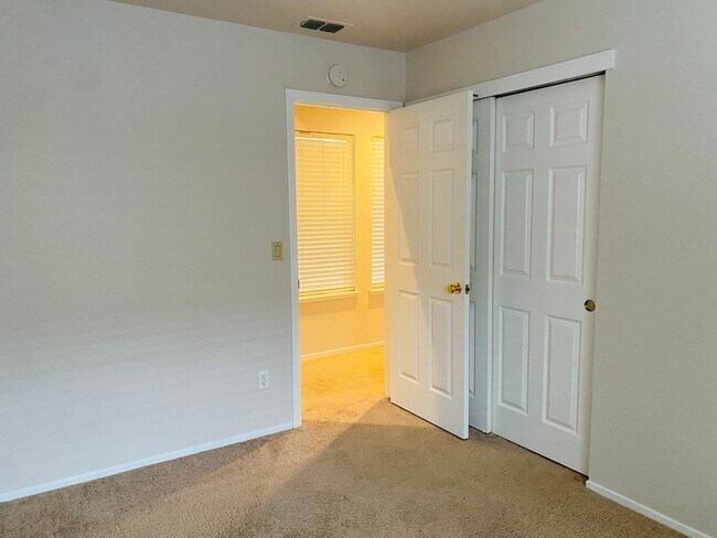 Building Photo - Open Floor Plan, 3 Bed, 2 Bath Home