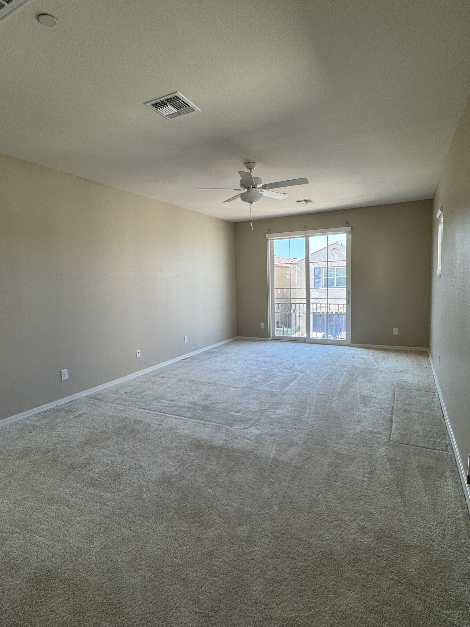 Building Photo - 277 E Azalea Dr