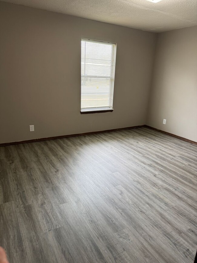 Building Photo - Comfortable 2BR Apartment in SW CoMo