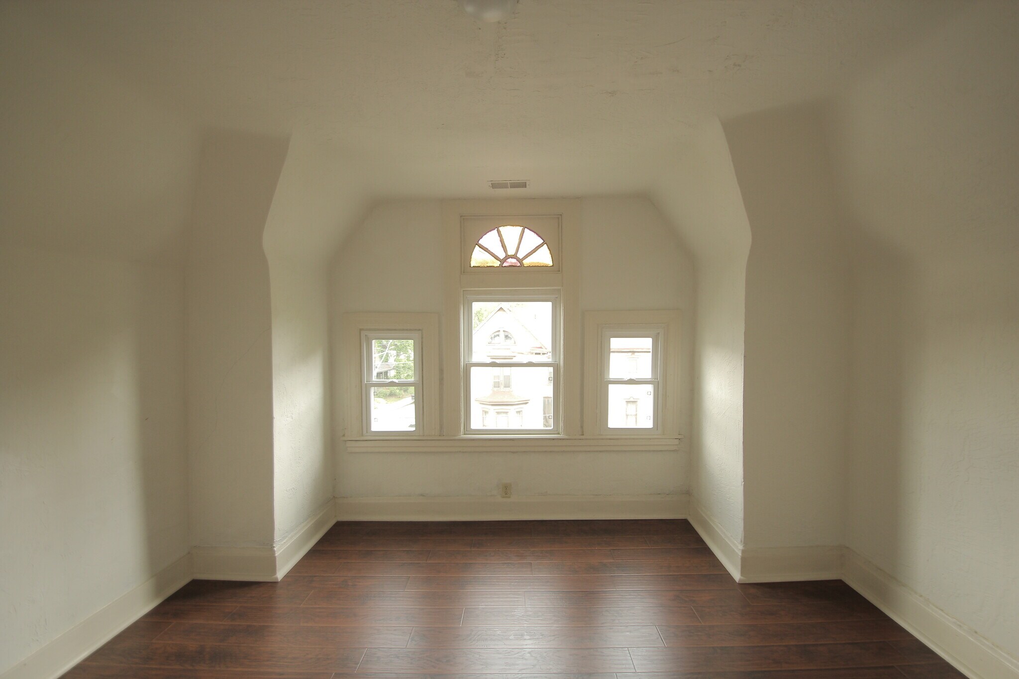 Building Photo - 419 Peebles St