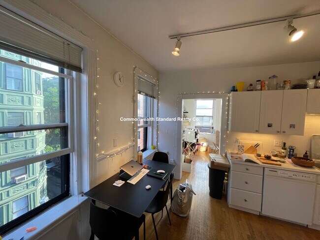 Building Photo - 15 Revere St