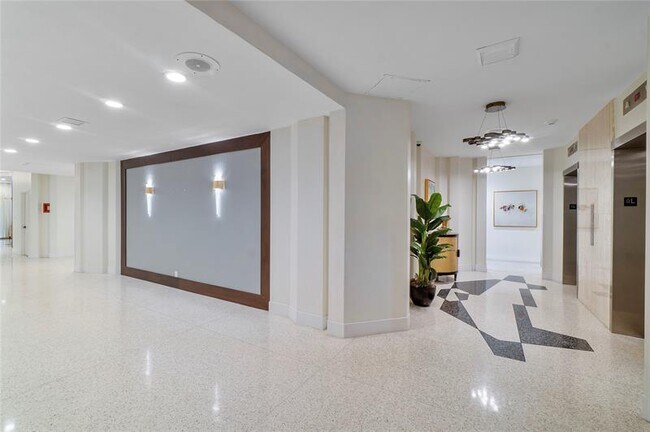 Building Photo - 2000 S Ocean Blvd