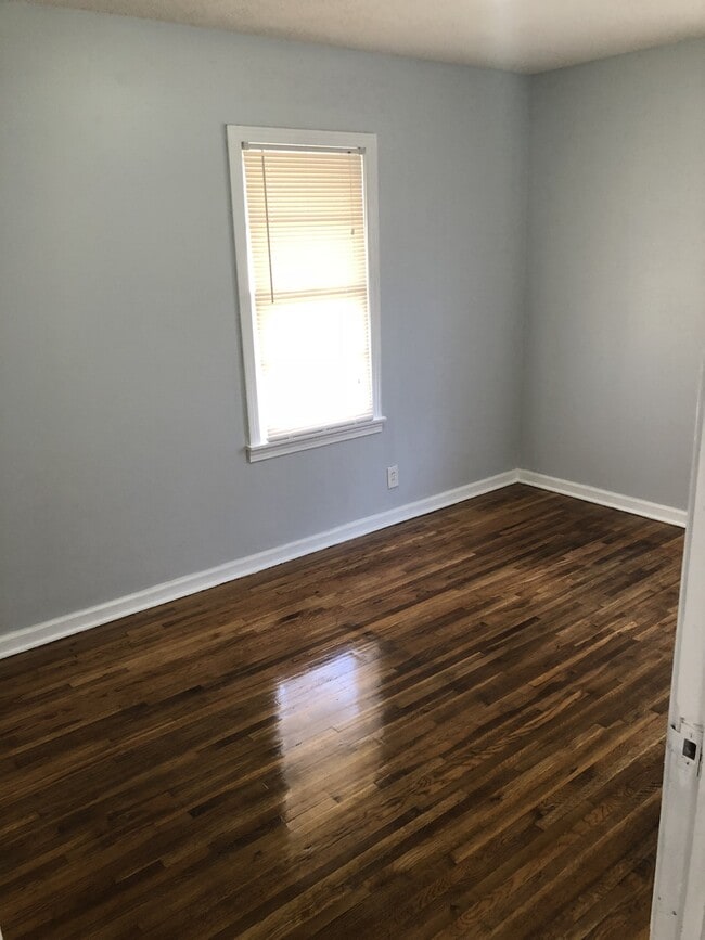 Building Photo - 3 bedroom 1 bath home