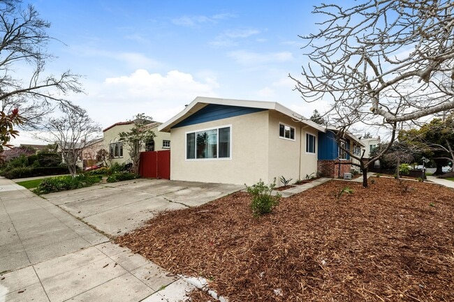 Building Photo - 3 Bedroom Home Available In Albany!