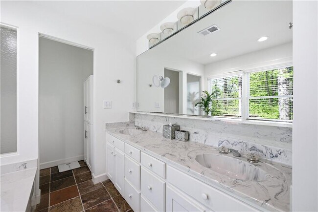 Building Photo - 4115 Glen Devon Dr NW