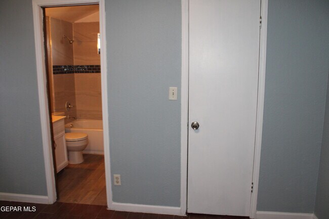 Building Photo - 11724 Jennifer Dr