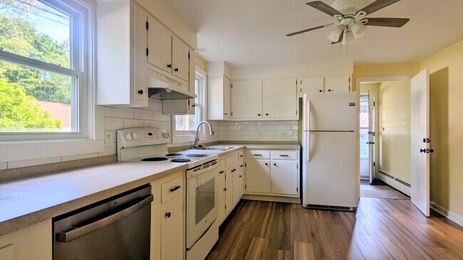 Building Photo - Hamden first floor apartment