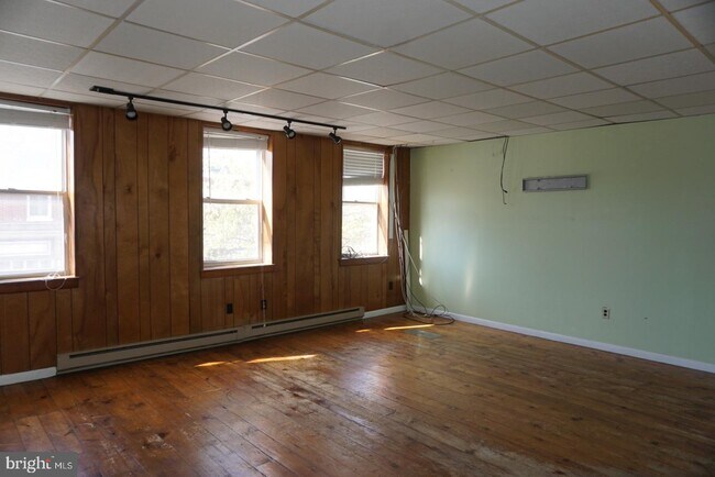 Building Photo - 117 E Lancaster Ave