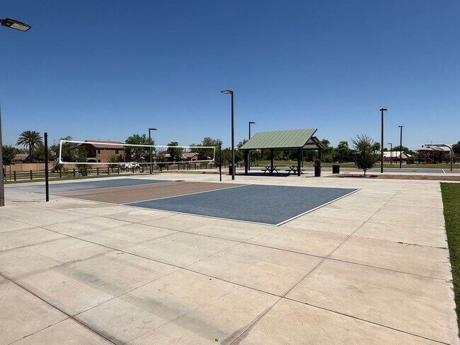 Building Photo - BRAND NEW CARPET 3 Bedroom 2 Bathroom Spacious Floorplan!