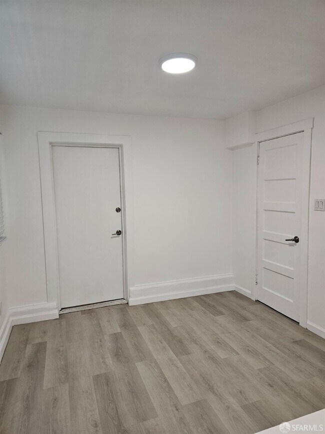 Building Photo - 615 15th Ave