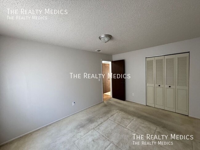 Building Photo - 2144 E Parkton Dr