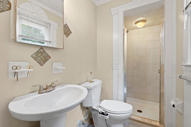 Building Photo - 27 Squire Ct