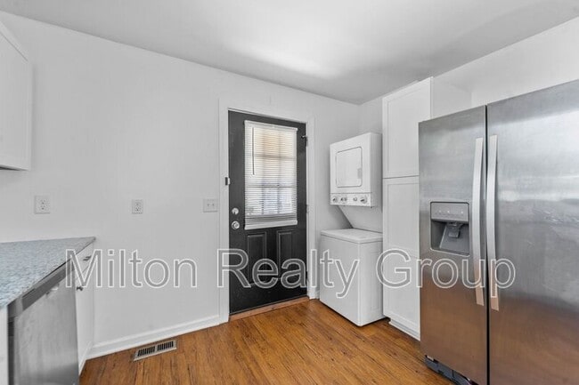 Building Photo - 93 W Hamer St