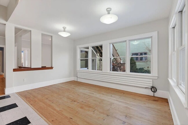 Building Photo - Beautiful First-Floor Condo in Portland’s West End