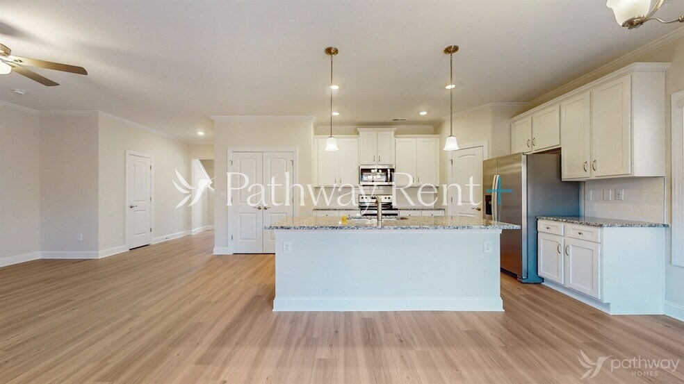 Building Photo - 153 Susannah St