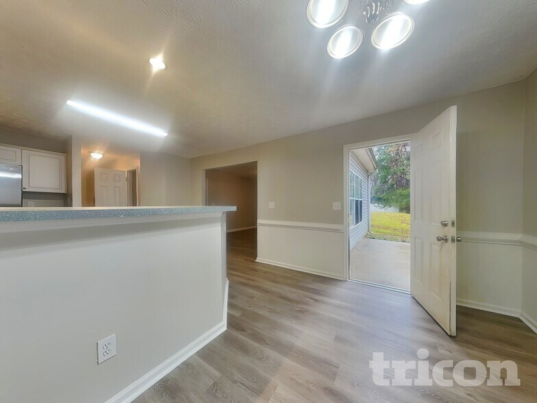 Building Photo - 65 Cascade Ct