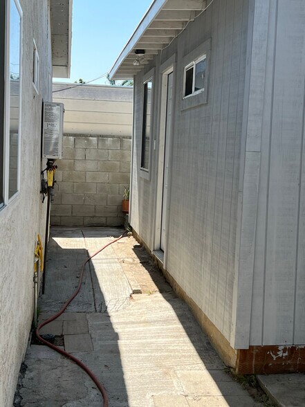 Building Photo - 7847 Beck Ave