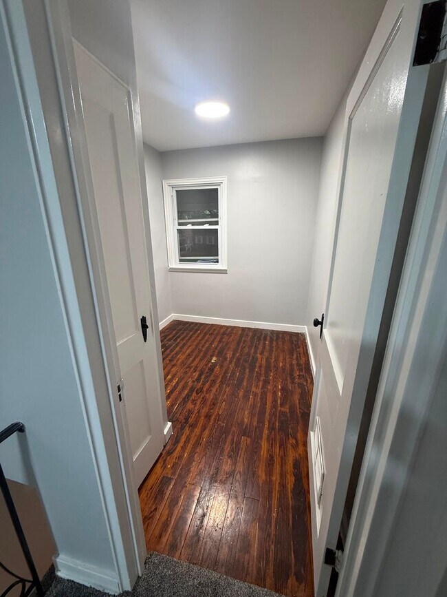 Building Photo - 333 Linden Ln