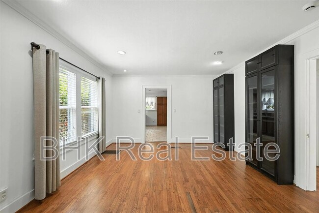 Building Photo - 4036 Dexter Ave