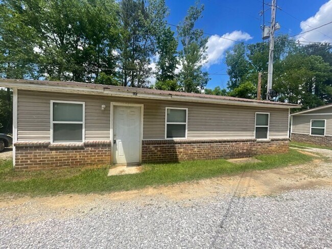 Primary Photo - Renovated 2 Bedroom 1 Bath Unit for Rent!