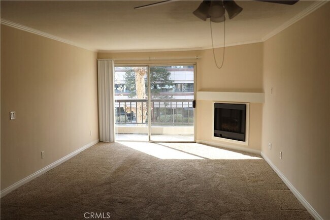 Building Photo - 5510 Owensmouth Ave