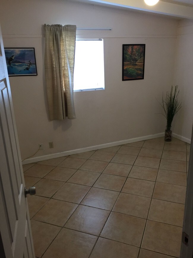 The room for rent - 172 N Winton Ave
