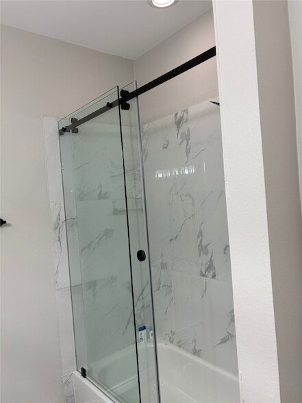 Building Photo - 622 Wilcrest Dr