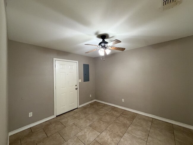 Building Photo - 2415 Laurel St