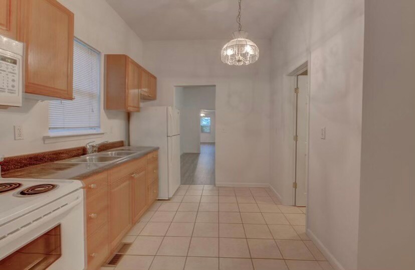Kitchen - 1405 Union Ave