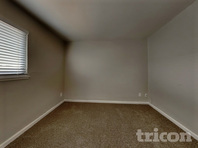 Building Photo - 1613 James St