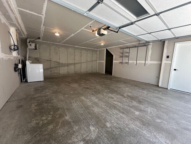 Building Photo - 3046 Anderberg Dr