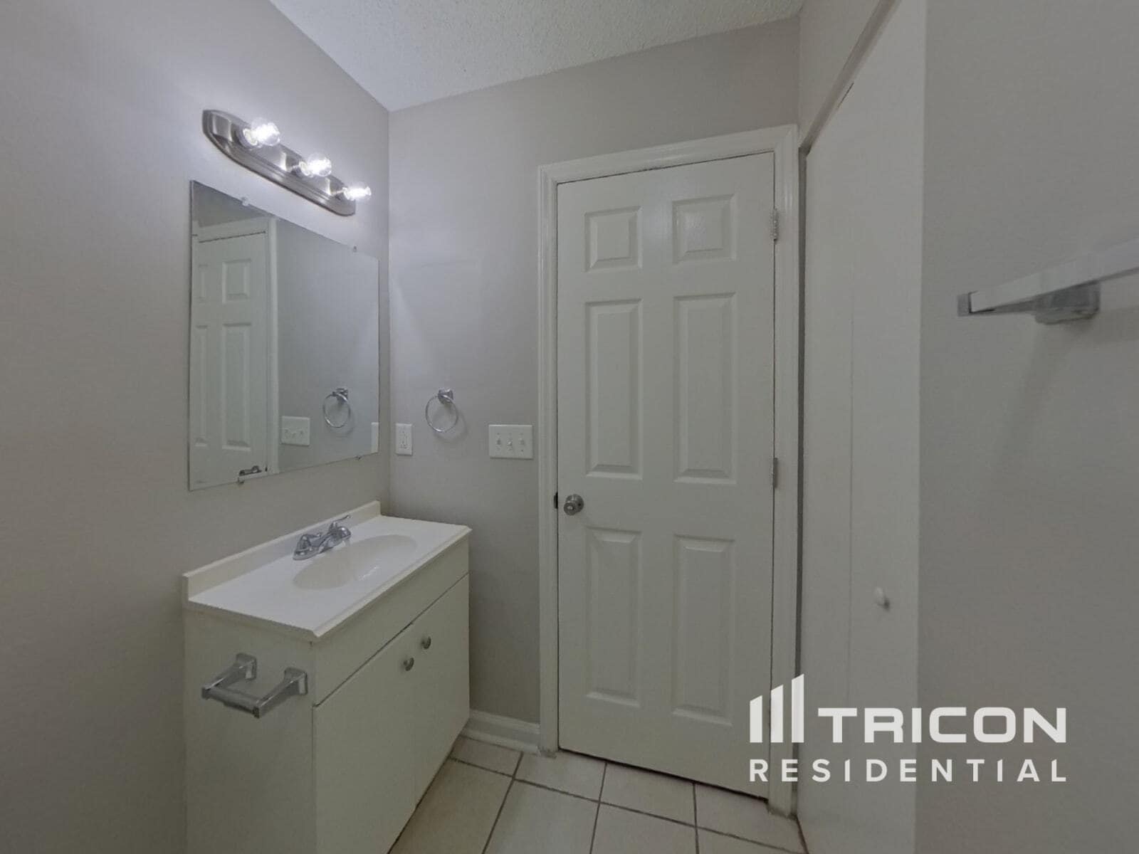 Building Photo - 2916 Vestal Pl