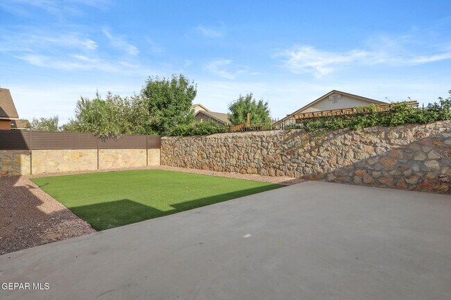 Building Photo - 14832 Bert Cameron Ave