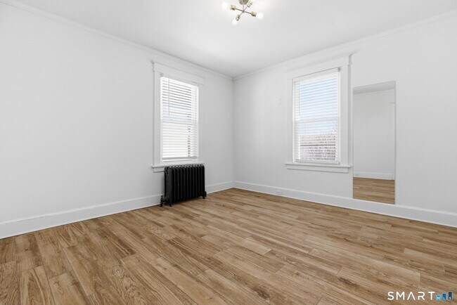 Building Photo - 21 Quintard Terrace