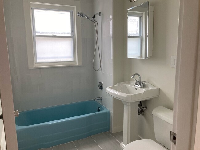 Building Photo - 26 Lebanon St